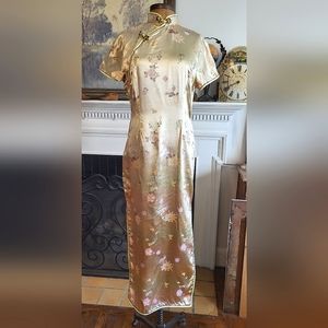 Beautiful Vintage 60s Asian Silk Brocade Dress in Floral Champagne Sz 40